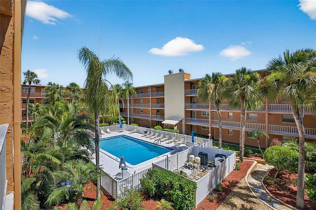 2 bed, 1.0 bath, 980 sqft, $2,100 — Photo 4