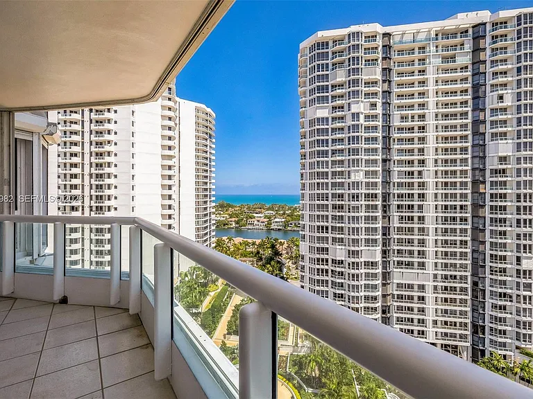 21205 Yacht Club Dr #1802 — Photo 29