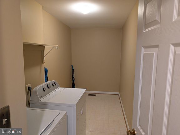 5th image of 4411 Sutherland Cir
