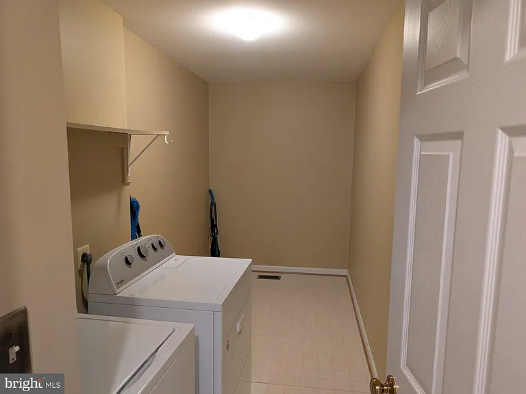 4411 Sutherland Cir — Photo 5