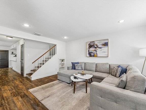 5th image of 1908 Augusta Dr APT 3