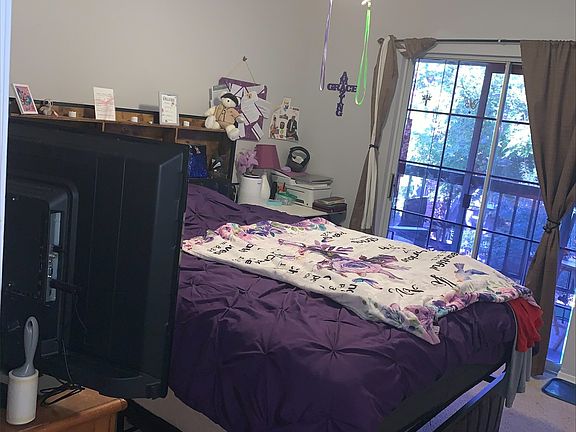 5th image of 18333 Roehampton Dr