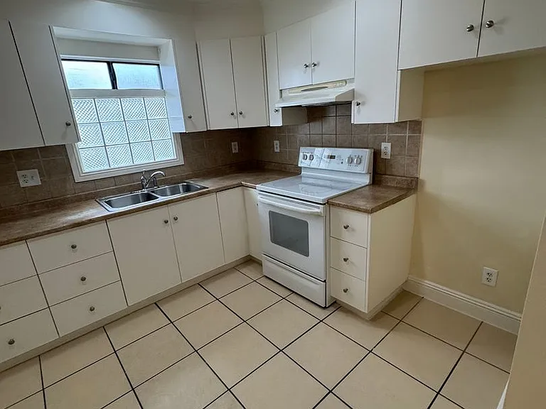 540-570 S Highland Dr — Photo 20