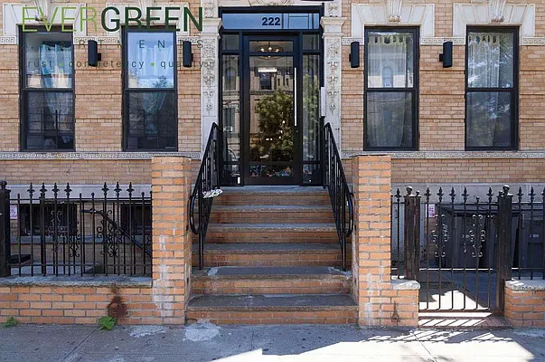 Rented by ERNY LLC | media 10