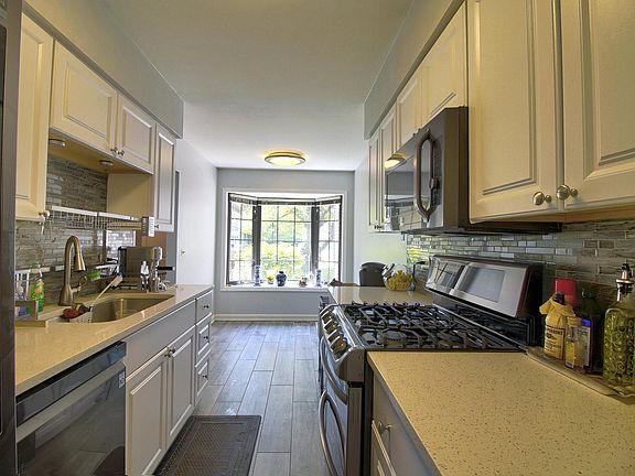 5th image of 268 E Forest Knoll Dr