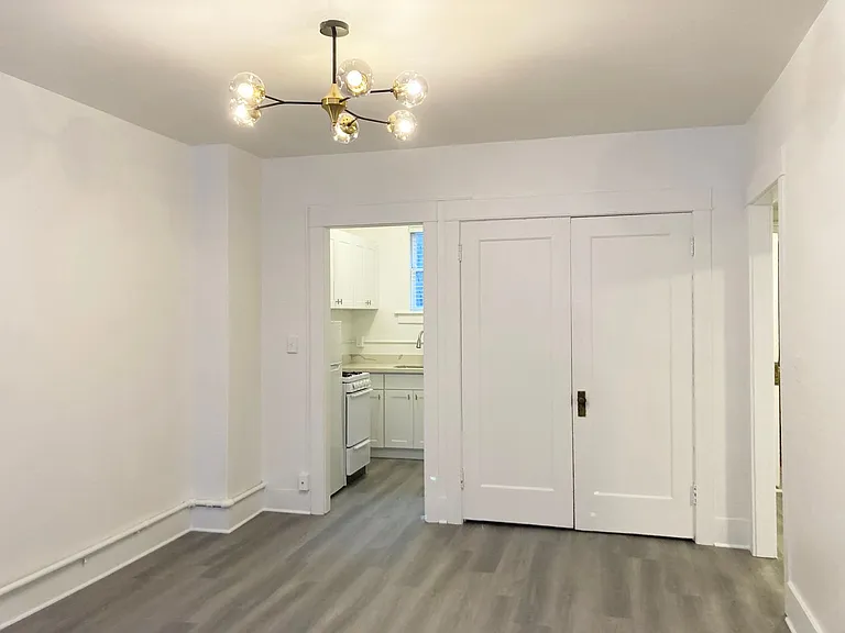 Virginian Apartments — Photo 4