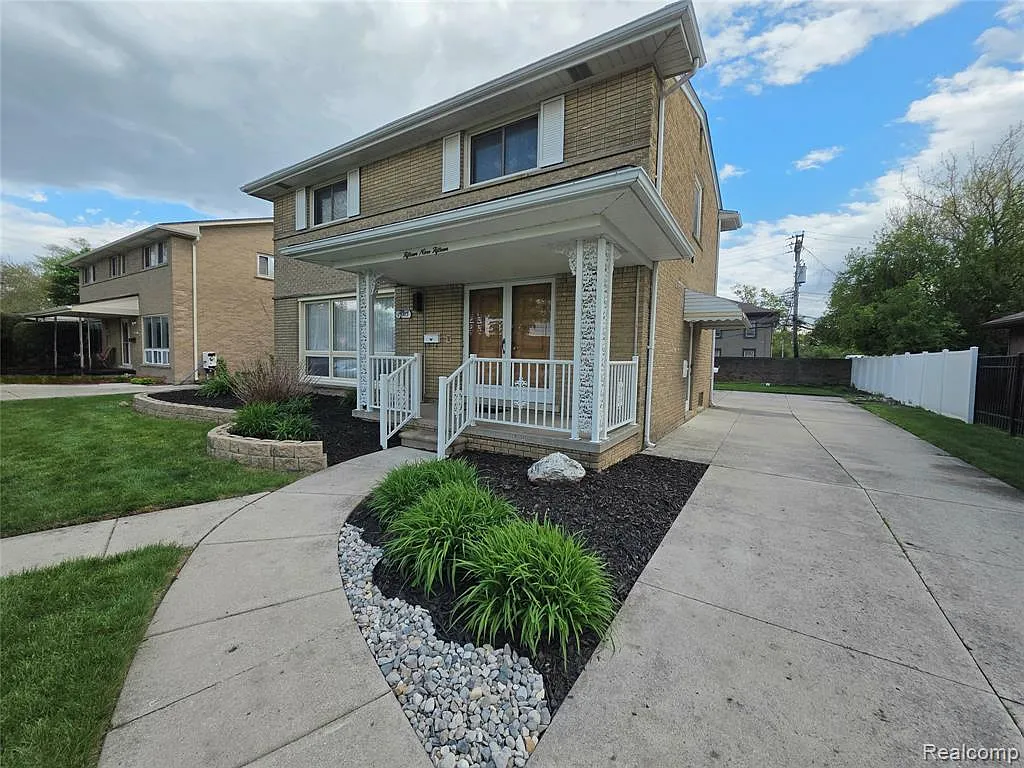 3 bed, 1953 sqft, $2,300 — Photo 3