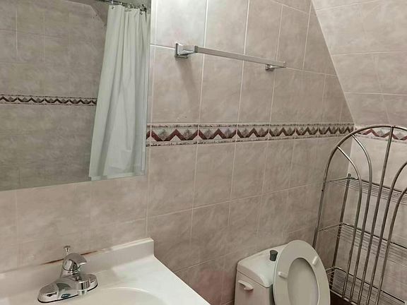4th image of 76-21 172nd St