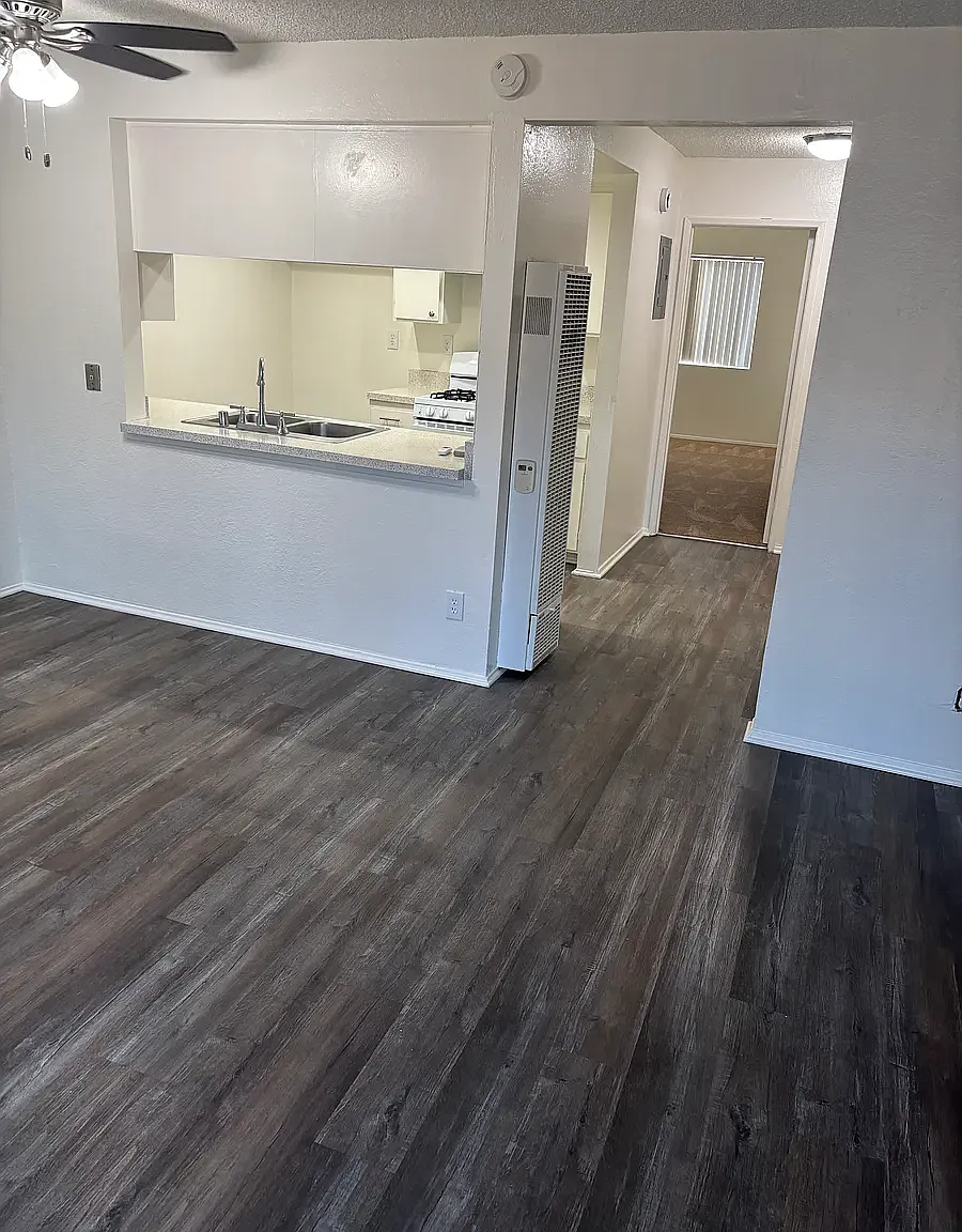 California Apartments — Photo 3