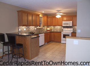 1001 Wolf Dr NW, Cedar Rapids, IA 52405
