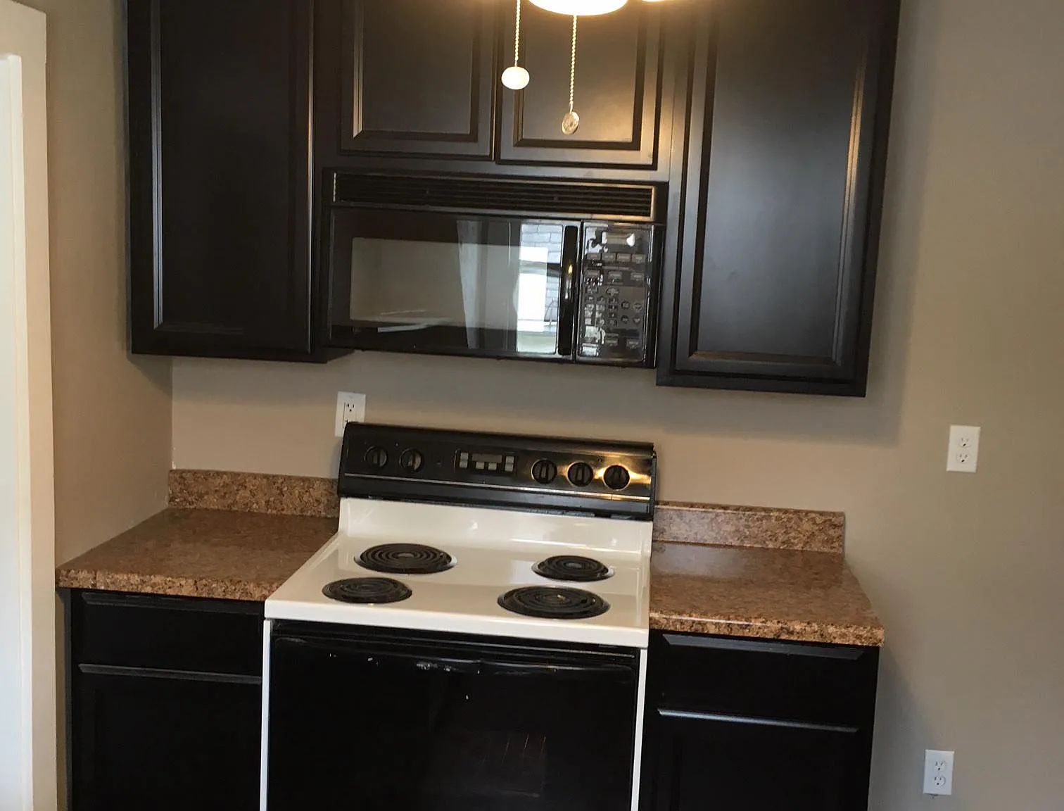 3 bed, 1000 sqft, $1,090 — Photo 2
