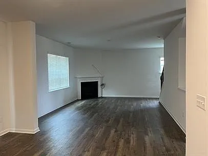 3 bed, 2.5 bath, 2207 sqft, $2,500 — Photo 4