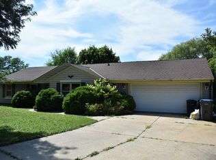 423 Bruce Ct, Hartland, WI 53029