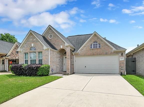 2nd image of 15838 Pleasant Green Cir