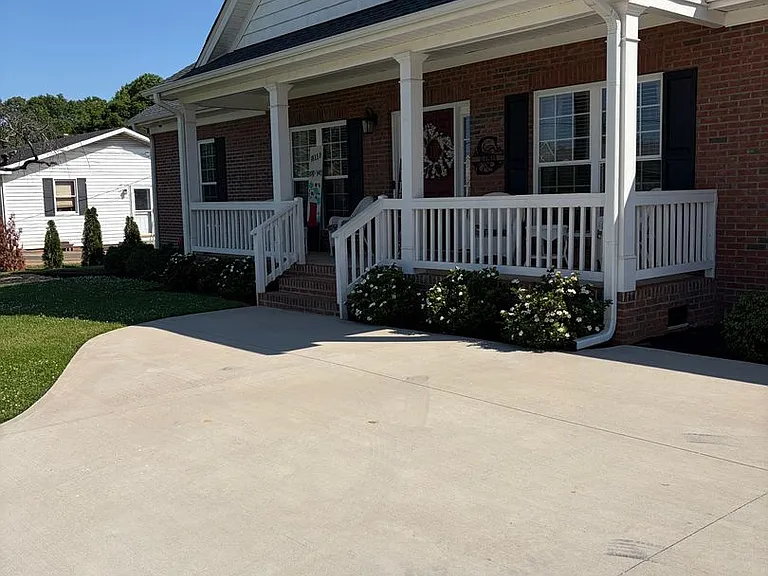 202 Roscoe Dr — Photo 3