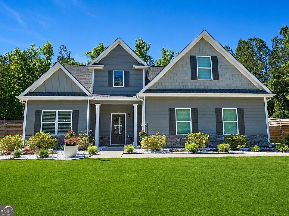 1st image of 20 Hawthorn Ln