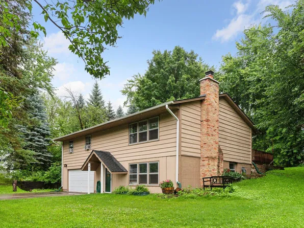 9535 Timberwood Rd, Chaska, MN 55318