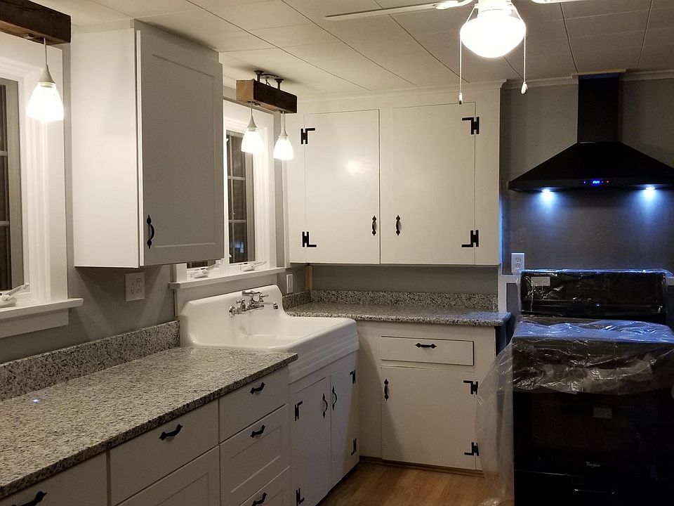 2nd image of 121 Court St