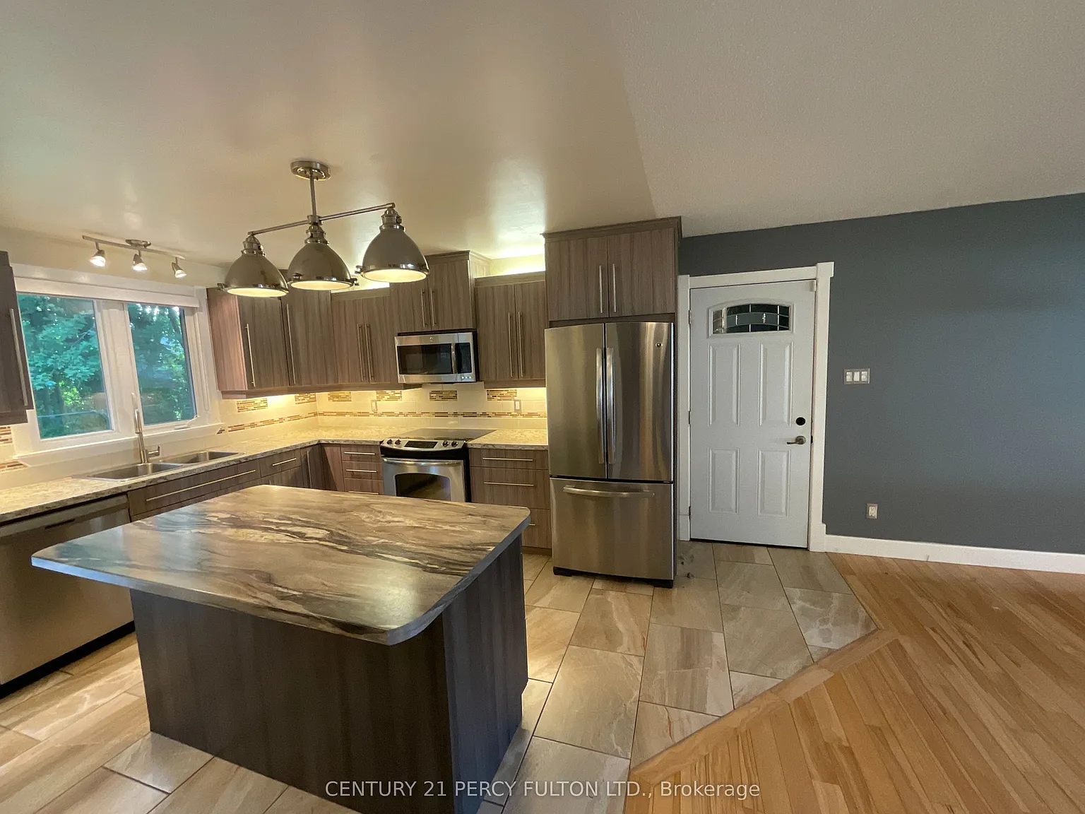 4 bed, $3,100 — Photo 2