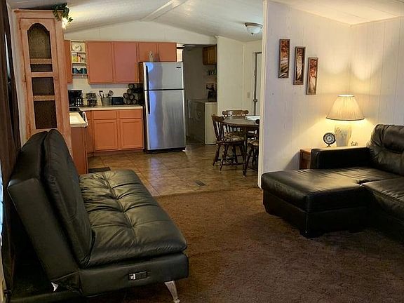 2nd image of 106 W Elm Dr