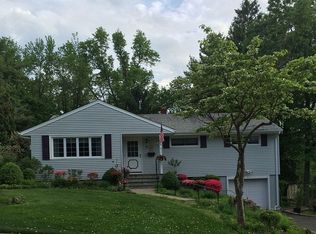 7 Rockledge Pl, Cedar Grove, NJ 07009