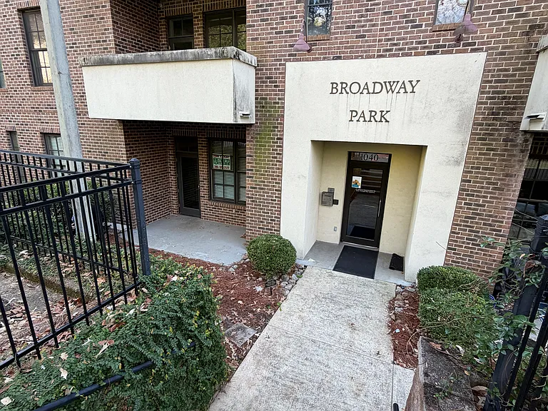 1040 Broadway St #218 — Photo 2