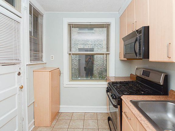 2nd image of 544.5 W Surf St #1E