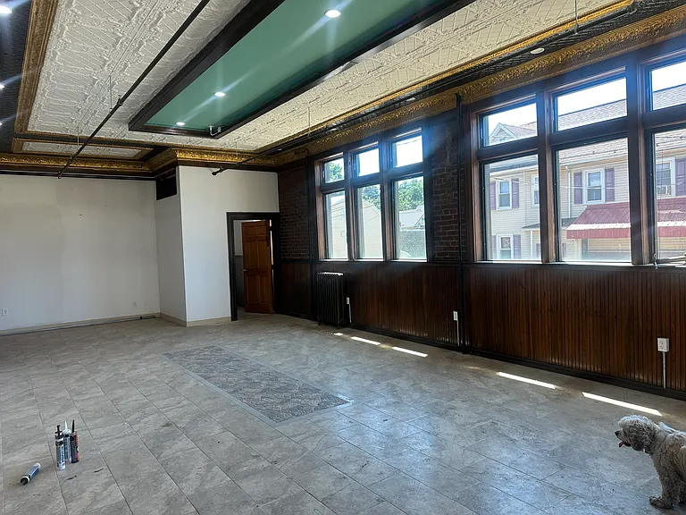 643 N Main St — Photo 2