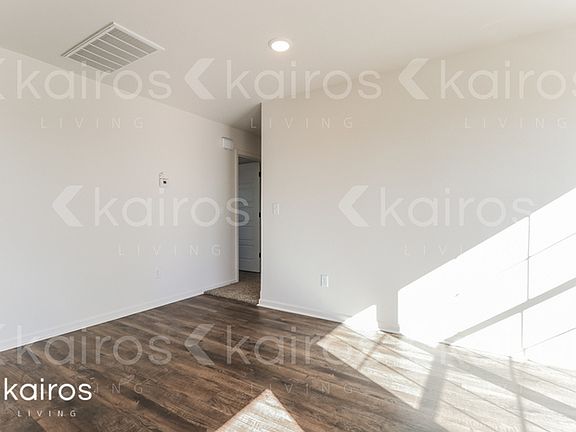 3rd image of 202 Fieldstone Cir