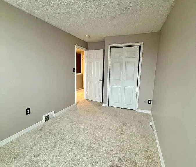 1074 N Academy Ave — Photo 15