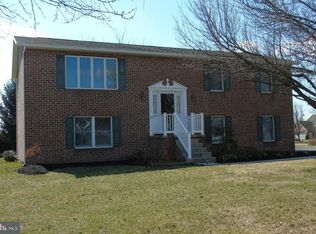 875 Blueberry Ln, Chambersburg, PA 17202