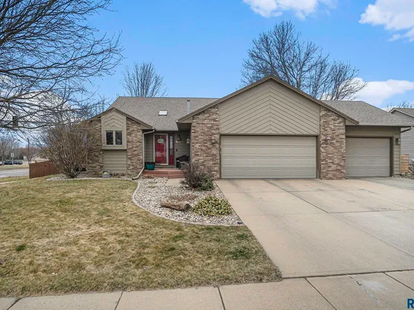 4015 S Benjamin Dr, Sioux Falls, SD 57103
