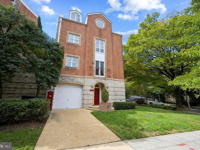 5330 Connecticut Ave NW — Photo 2
