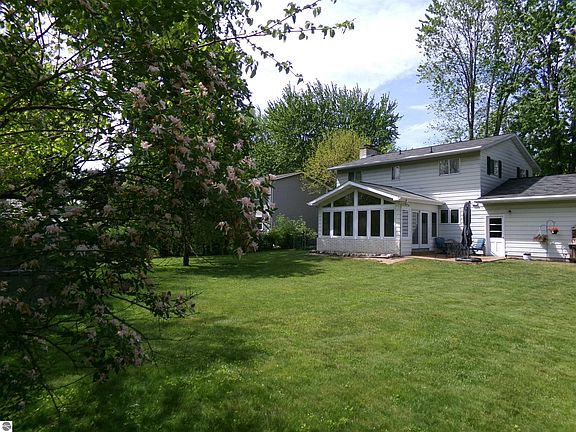 5th image of 1324 E Bennett Ave