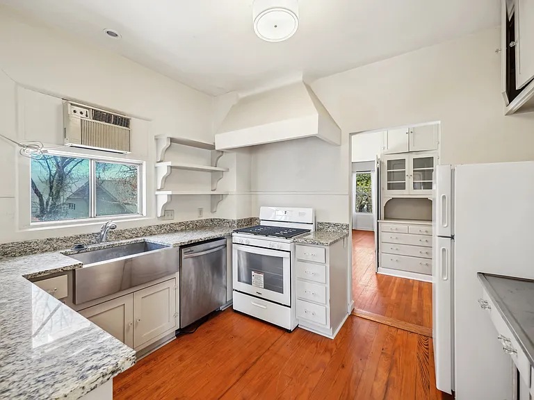 326 E Mistletoe Ave #2 — Photo 6