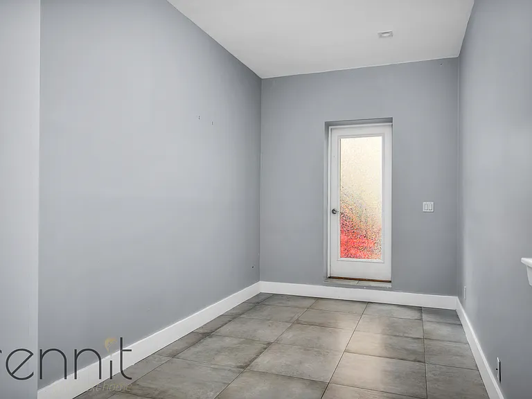 581 Van Buren St #1 — Photo 20