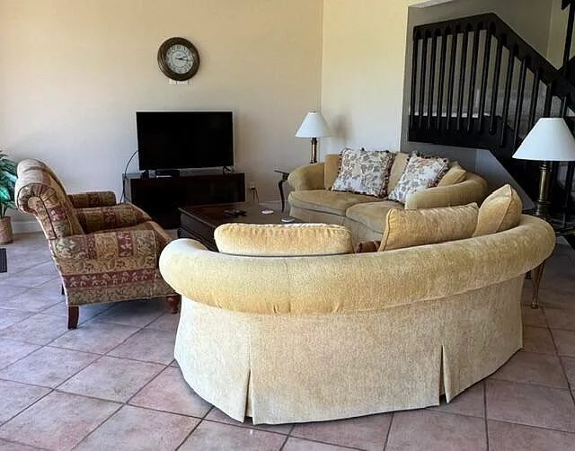 3 bed, 2.0 bath, 1850 sqft, $7,500 — Photo 3