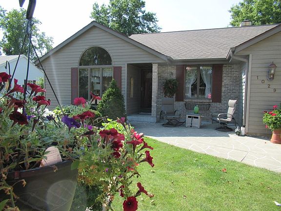 3rd image of 1029 Sentinel Dr