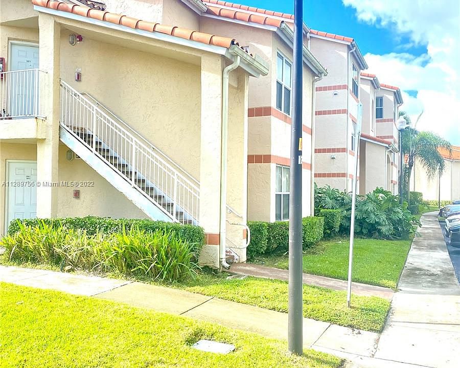1st image of 3310 Pinewalk Dr N APT 1833
