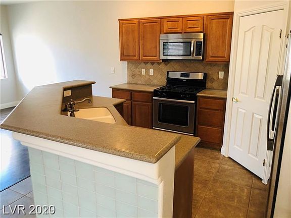 5th image of 2390 Yellowstone Creek Dr Unit 103