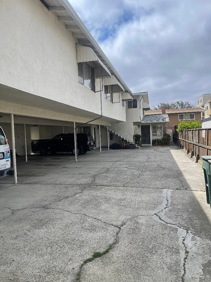 2 bed, 990 sqft, $2,495 — Photo 4