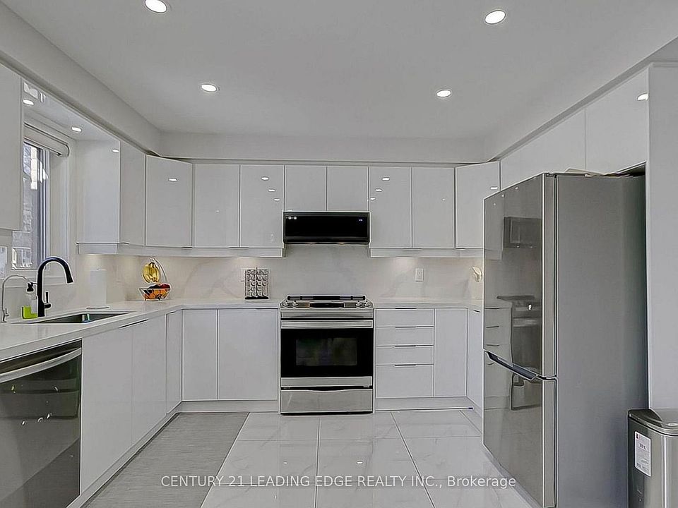 1st image of 220 Olde Bayview Ave
