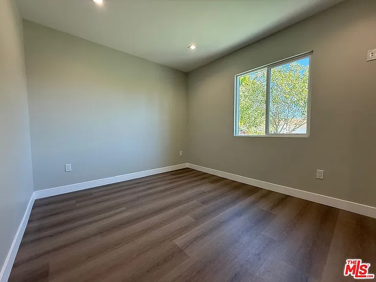 6403 Gentry Ave — Photo 8