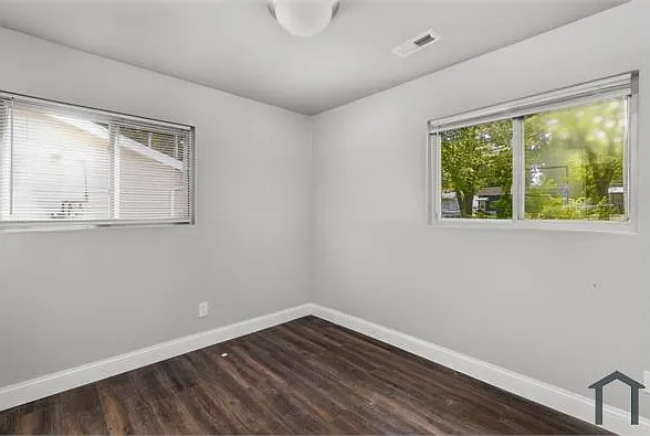 10333 Earl Dr — Photo 15