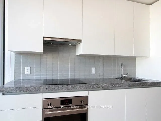 629 King St W #1318 — Photo 3