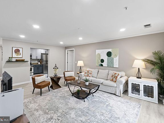 5th image of 15301 Diamond Cove Ter #8-J