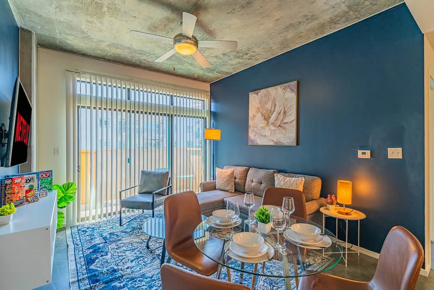 2 bed, 2.0 bath, 796 sqft, $2,448 — Photo 2