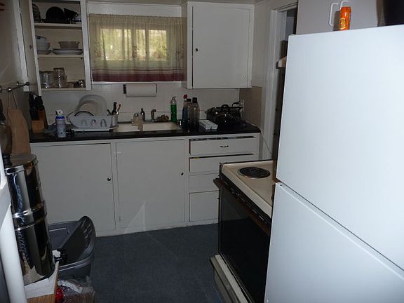 2nd image of 514 1/2 Grand Ave #2
