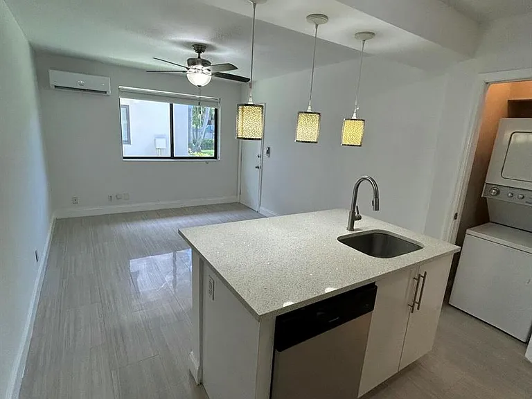 914 NE 15th Ave #1 — Photo 1