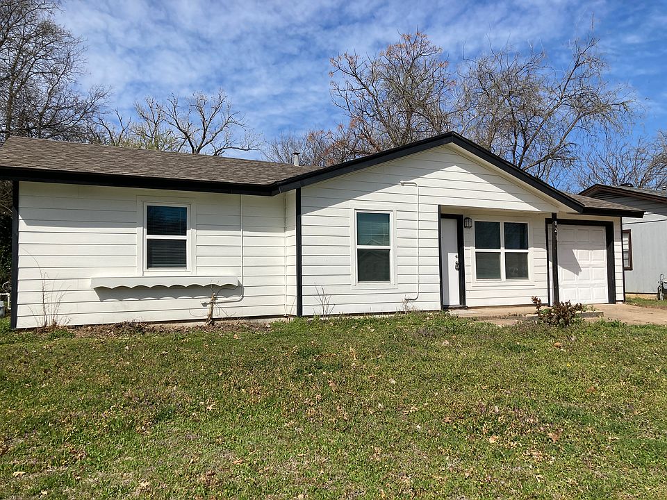 1st image of 821 Denton Dr